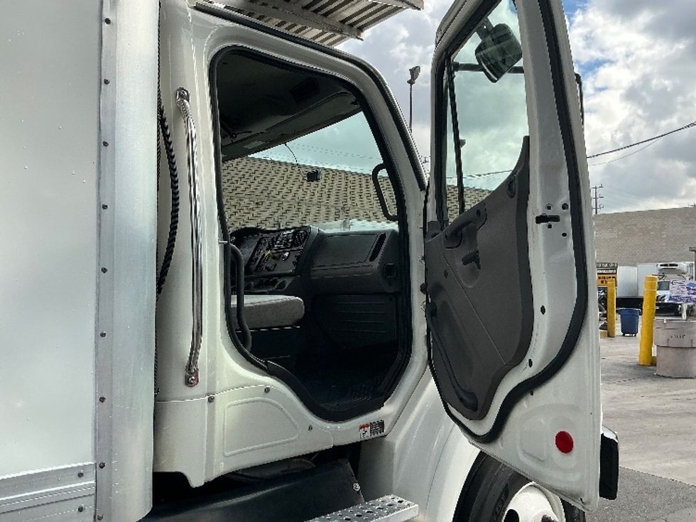 Refrigerated Truck-Light and Medium Duty Trucks-Freightliner-2019-M211242S-Torrance-CA-250,942\n\t\tmiles-$ 71,000 - Image 20