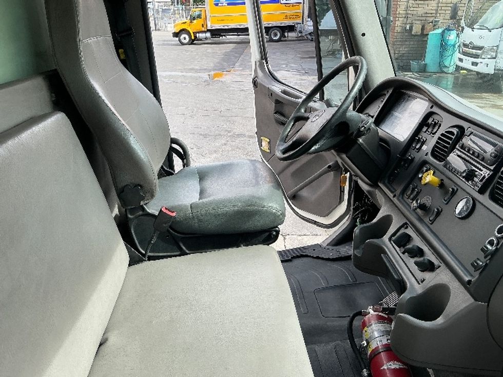 Refrigerated Truck-Light and Medium Duty Trucks-Freightliner-2019-M211242S-Torrance-CA-250,942\n\t\tmiles-$ 71,000 - Image 22