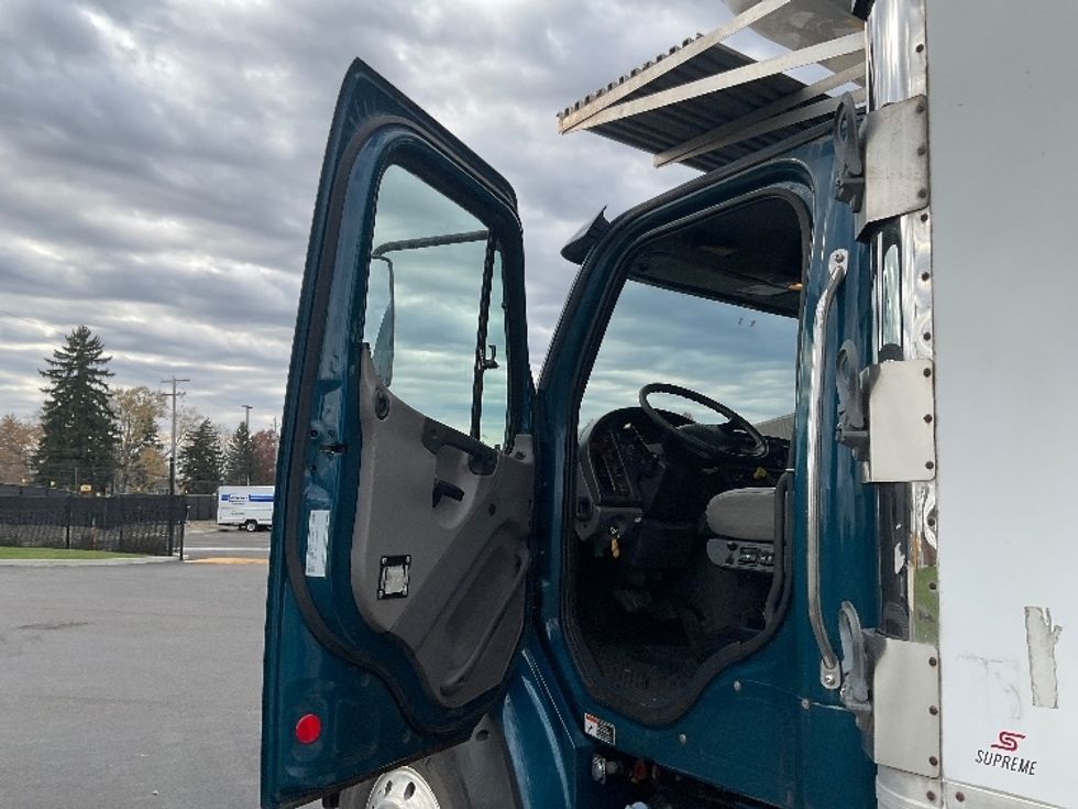 Refrigerated Truck-Light and Medium Duty Trucks-Freightliner-2019-M211264S-Akron-OH-438,176\n\t\tmiles-$ 78,250 - Image 17