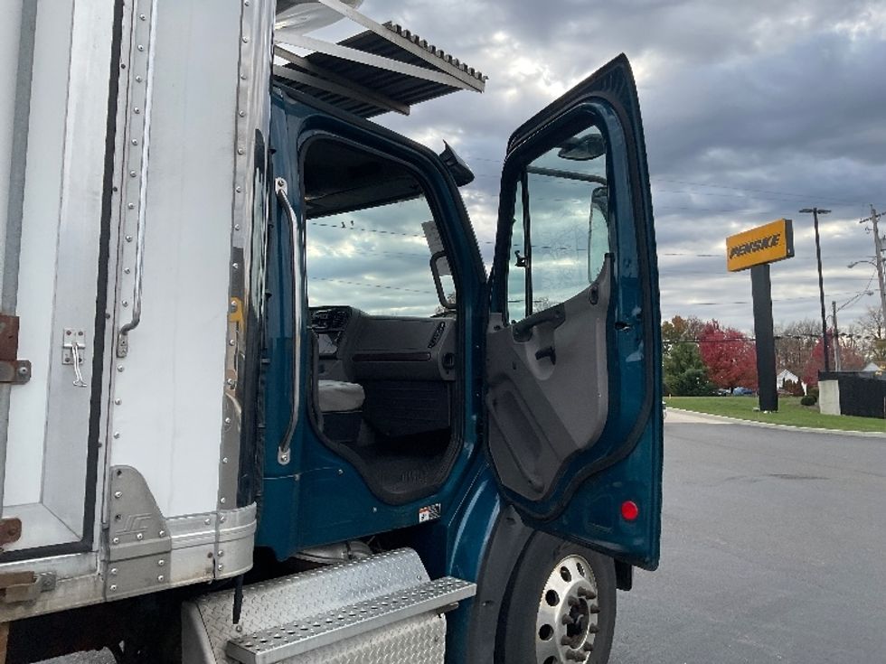 Refrigerated Truck-Light and Medium Duty Trucks-Freightliner-2019-M211264S-Akron-OH-438,176\n\t\tmiles-$ 78,250 - Image 20