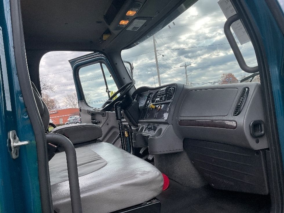 Refrigerated Truck-Light and Medium Duty Trucks-Freightliner-2019-M211264S-Akron-OH-438,176\n\t\tmiles-$ 78,250 - Image 22