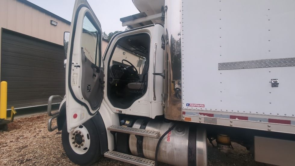Refrigerated Truck-Light and Medium Duty Trucks-Freightliner-2019-M211264S-Atlanta-GA-592,989\n\t\tmiles-$ 72,250 - Image 16