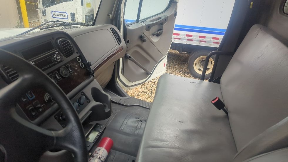 Refrigerated Truck-Light and Medium Duty Trucks-Freightliner-2019-M211264S-Atlanta-GA-592,989\n\t\tmiles-$ 72,250 - Image 17