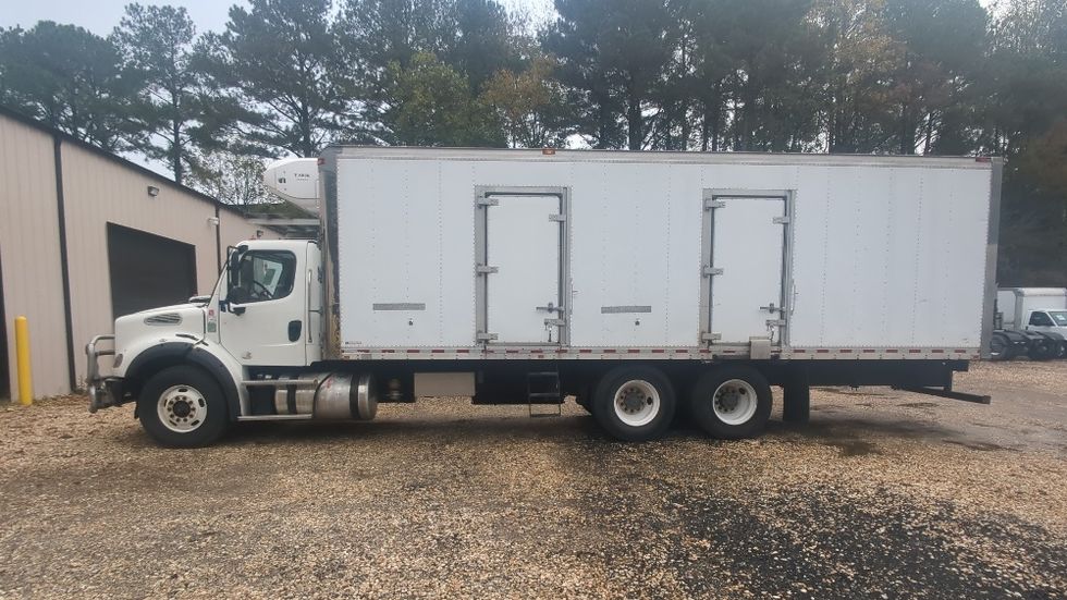 Refrigerated Truck-Light and Medium Duty Trucks-Freightliner-2019-M211264S-Atlanta-GA-592,989\n\t\tmiles-$ 72,250 - Image 4