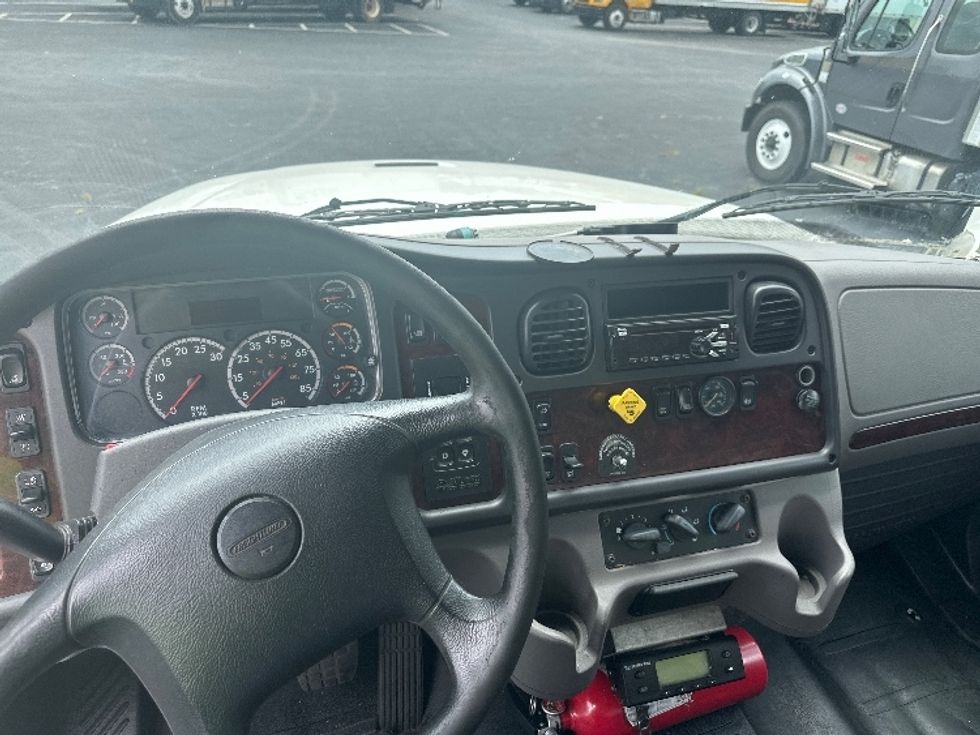 Refrigerated Truck-Light and Medium Duty Trucks-Freightliner-2019-M211264S-Atlanta-GA-608,824\n\t\tmiles-$ 72,000 - Image 17