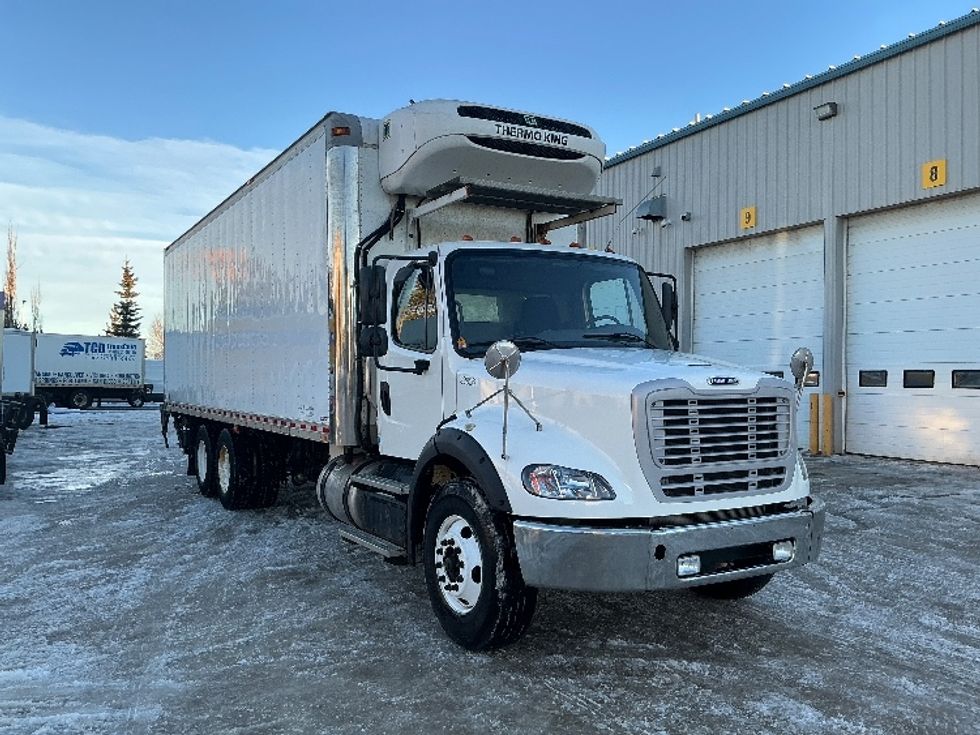 Refrigerated Truck-Light and Medium Duty Trucks-Freightliner-2019-M211264S-Edmonton-AB-562,122\n\t\tkm-$ 117,250 - Image 1