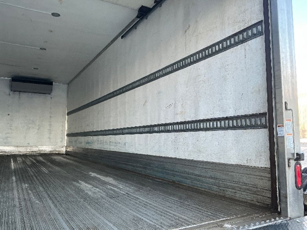 Refrigerated Truck-Light and Medium Duty Trucks-Freightliner-2019-M211264S-Edmonton-AB-562,122\n\t\tkm-$ 117,250 - Image 12
