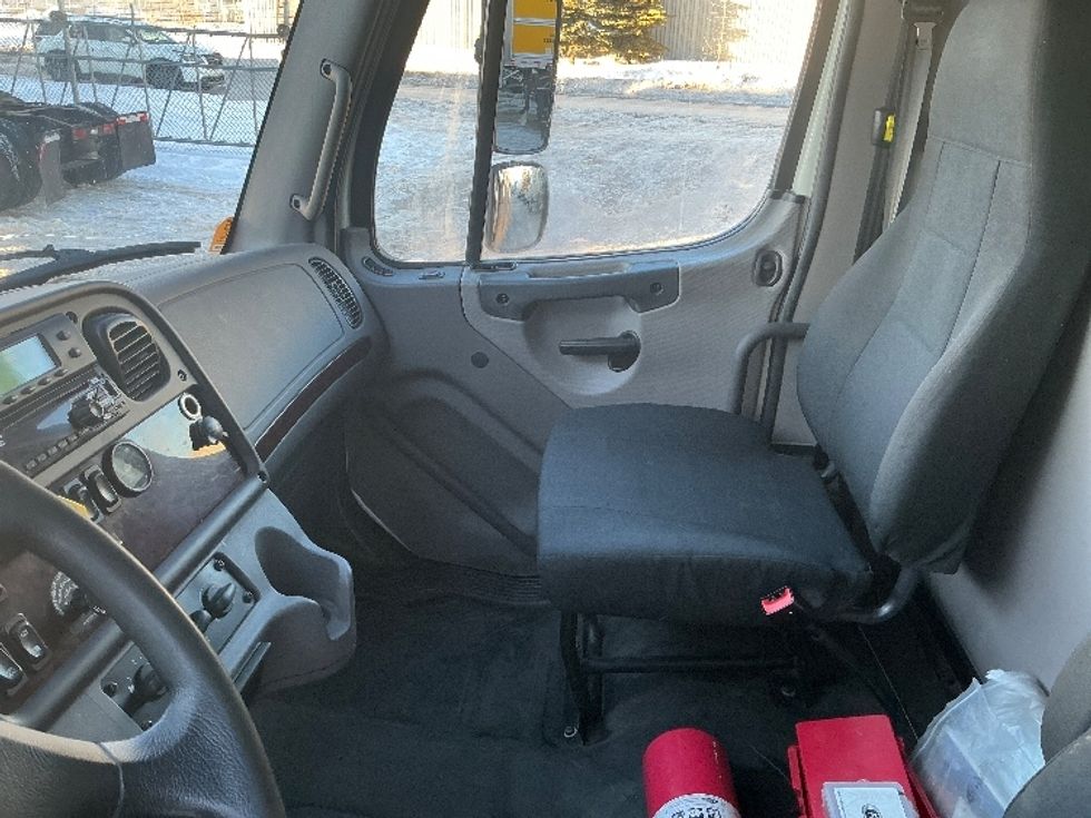 Refrigerated Truck-Light and Medium Duty Trucks-Freightliner-2019-M211264S-Edmonton-AB-562,122\n\t\tkm-$ 117,250 - Image 19