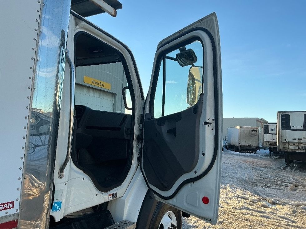 Refrigerated Truck-Light and Medium Duty Trucks-Freightliner-2019-M211264S-Edmonton-AB-562,122\n\t\tkm-$ 117,250 - Image 20
