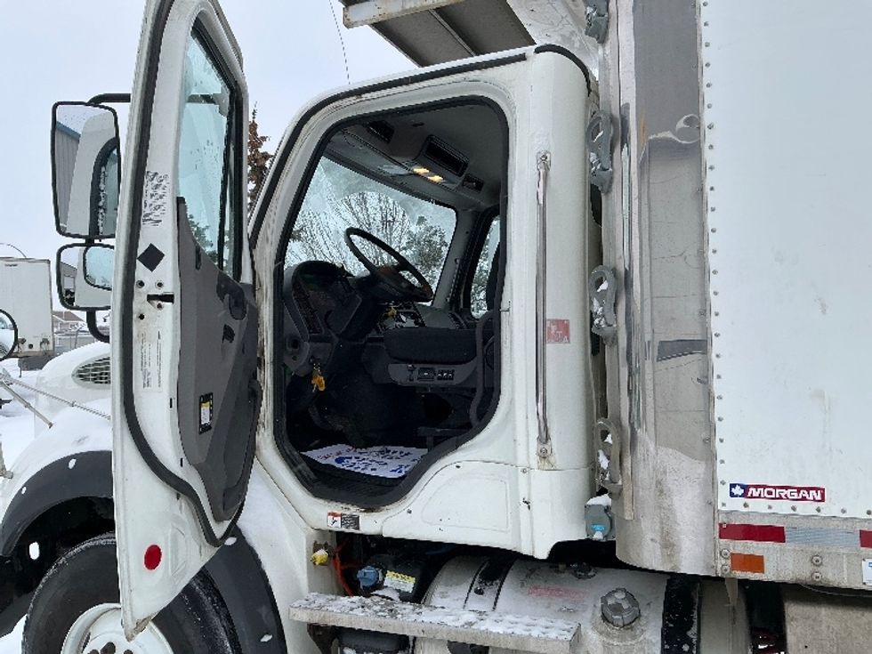Refrigerated Truck-Light and Medium Duty Trucks-Freightliner-2019-M211264S-Edmonton-AB-772,606\n\t\tkm-$ 110,500 - Image 16
