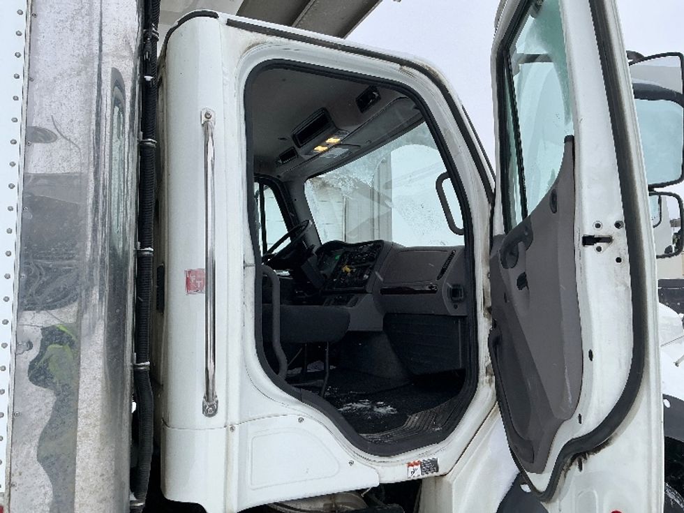 Refrigerated Truck-Light and Medium Duty Trucks-Freightliner-2019-M211264S-Edmonton-AB-772,606\n\t\tkm-$ 110,500 - Image 20