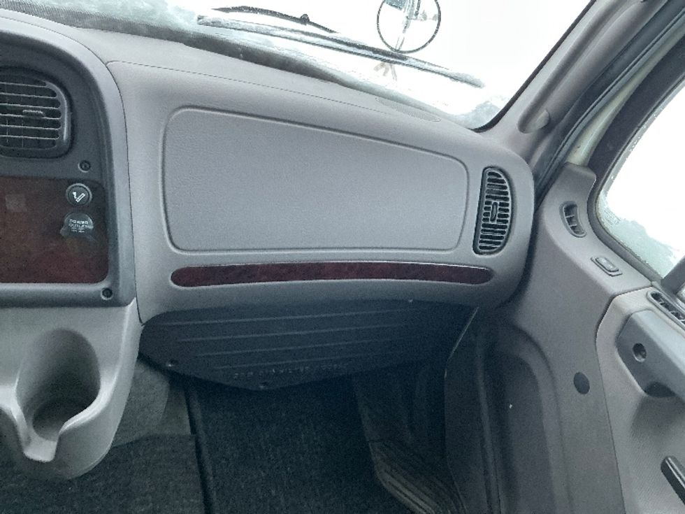 Refrigerated Truck-Light and Medium Duty Trucks-Freightliner-2019-M211264S-Edmonton-AB-772,606\n\t\tkm-$ 110,500 - Image 21