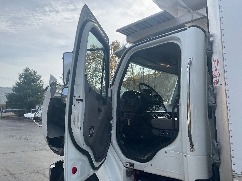 Refrigerated Truck-Light and Medium Duty Trucks-Freightliner-2019-M211264S-Jessup-PA-417,529\n\t\tmiles-$ 79,500 - Image 16