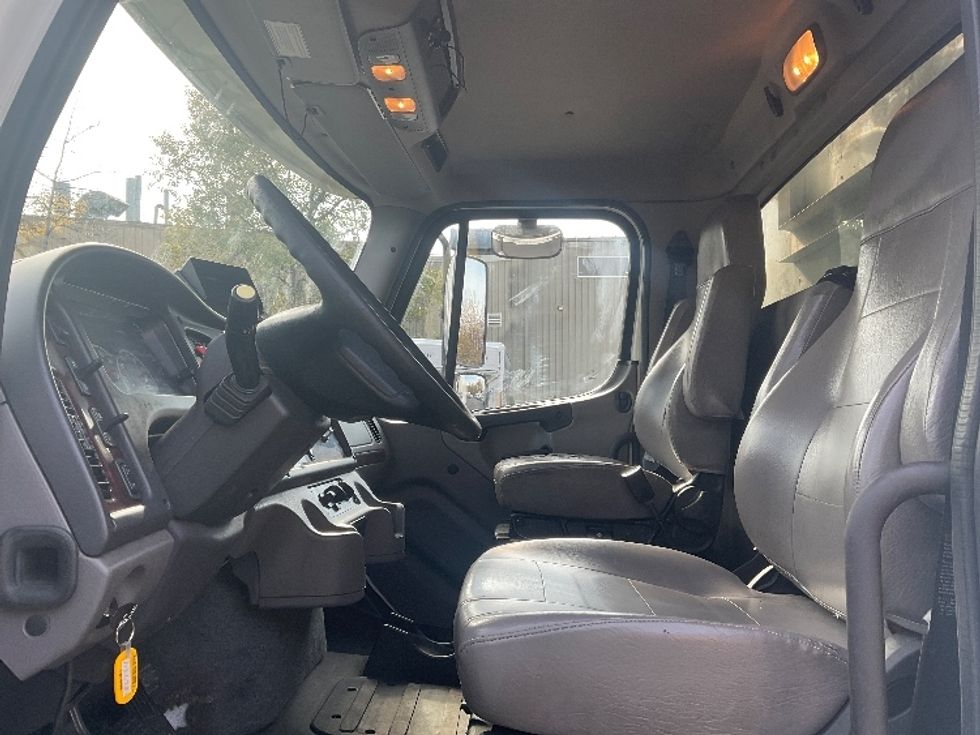 Refrigerated Truck-Light and Medium Duty Trucks-Freightliner-2019-M211264S-Jessup-PA-417,529\n\t\tmiles-$ 79,500 - Image 19