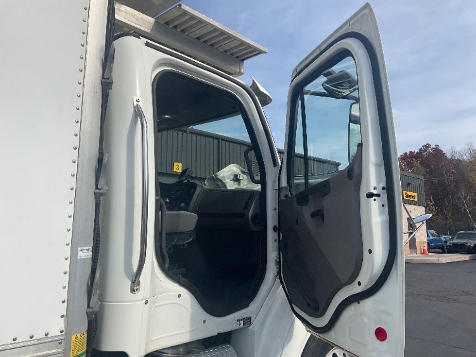 Refrigerated Truck-Light and Medium Duty Trucks-Freightliner-2019-M211264S-Jessup-PA-417,529\n\t\tmiles-$ 79,500 - Image 20