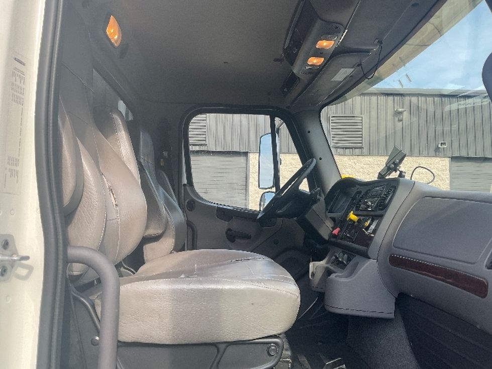 Refrigerated Truck-Light and Medium Duty Trucks-Freightliner-2019-M211264S-Jessup-PA-417,529\n\t\tmiles-$ 79,500 - Image 22
