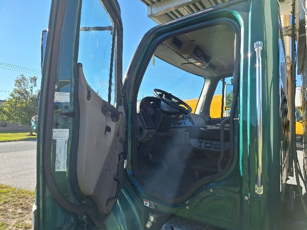 Refrigerated Truck-Light and Medium Duty Trucks-Freightliner-2019-M211264S-Londonderry-NH-547,314\n\t\tmiles-$ 75,000 - Image 15