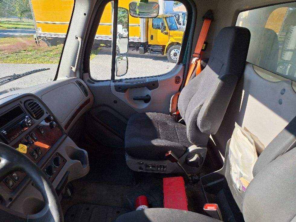 Refrigerated Truck-Light and Medium Duty Trucks-Freightliner-2019-M211264S-Londonderry-NH-547,314\n\t\tmiles-$ 75,000 - Image 18