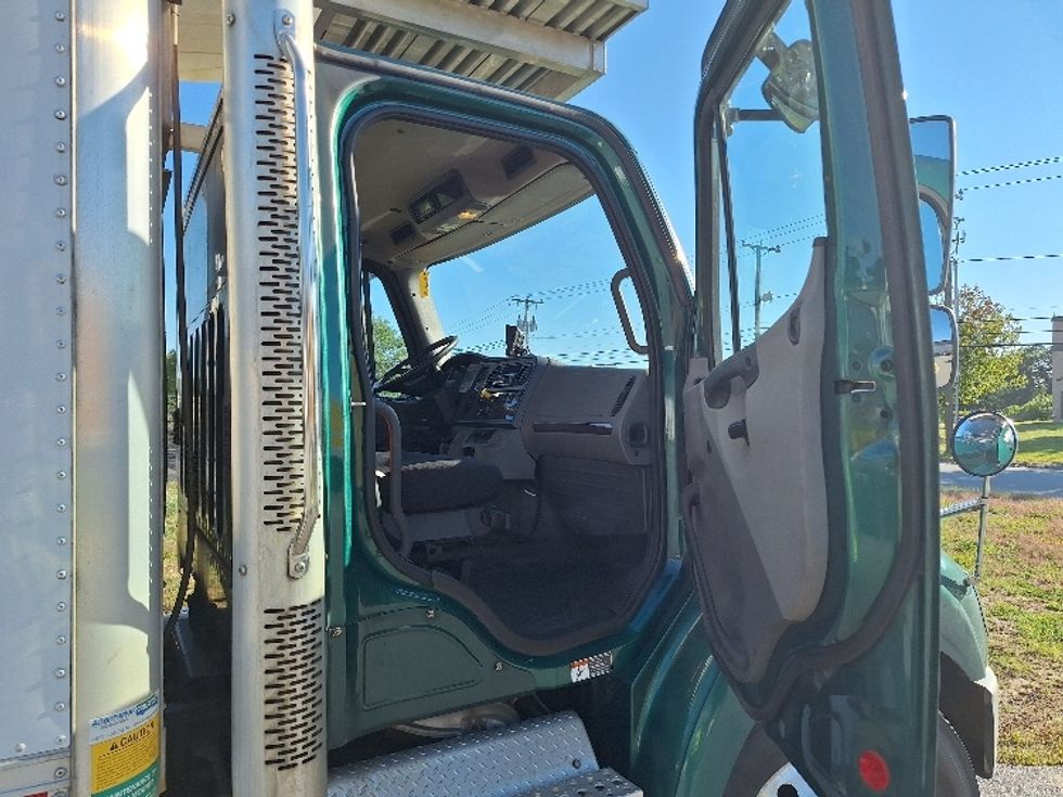 Refrigerated Truck-Light and Medium Duty Trucks-Freightliner-2019-M211264S-Londonderry-NH-547,314\n\t\tmiles-$ 75,000 - Image 19