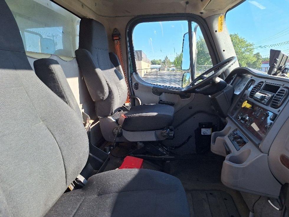 Refrigerated Truck-Light and Medium Duty Trucks-Freightliner-2019-M211264S-Londonderry-NH-547,314\n\t\tmiles-$ 75,000 - Image 21