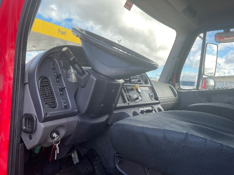 Refrigerated Truck-Light and Medium Duty Trucks-Freightliner-2019-M211264S-Milwaukee-WI-129,845\n\t\tmiles-$ 92,500 - Image 17