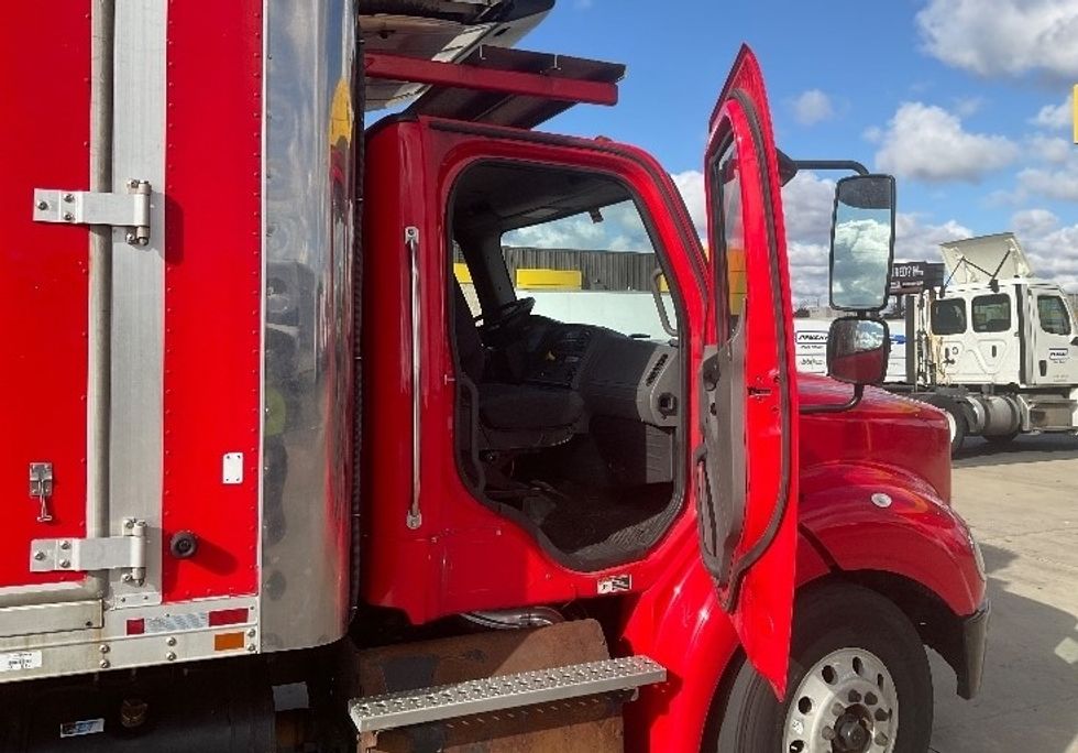 Refrigerated Truck-Light and Medium Duty Trucks-Freightliner-2019-M211264S-Milwaukee-WI-129,845\n\t\tmiles-$ 92,500 - Image 20