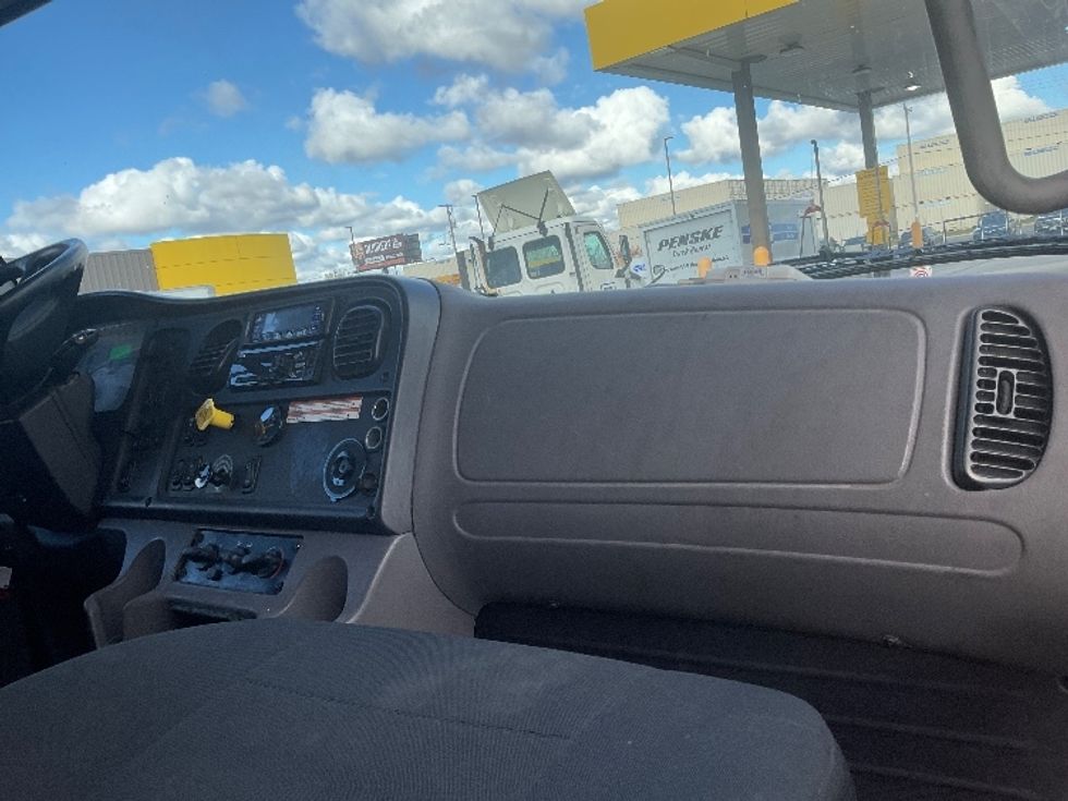 Refrigerated Truck-Light and Medium Duty Trucks-Freightliner-2019-M211264S-Milwaukee-WI-129,845\n\t\tmiles-$ 92,500 - Image 21