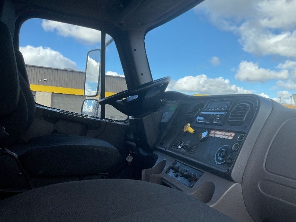 Refrigerated Truck-Light and Medium Duty Trucks-Freightliner-2019-M211264S-Milwaukee-WI-129,845\n\t\tmiles-$ 92,500 - Image 22