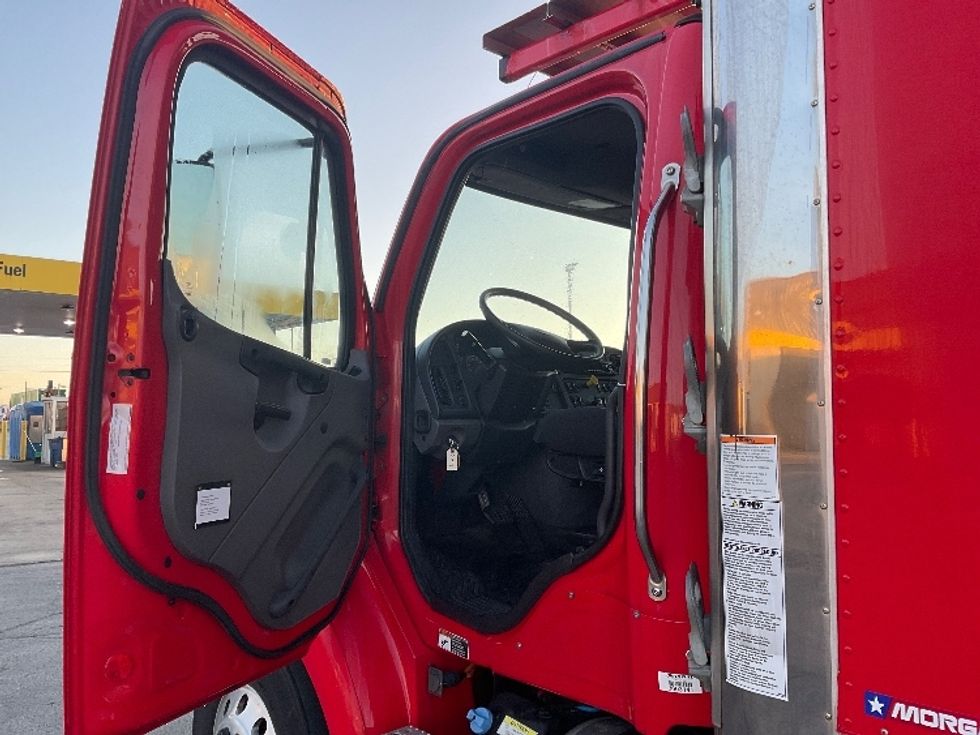 Refrigerated Truck-Light and Medium Duty Trucks-Freightliner-2019-M211264S-Milwaukee-WI-336,518\n\t\tmiles-$ 64,750 - Image 15