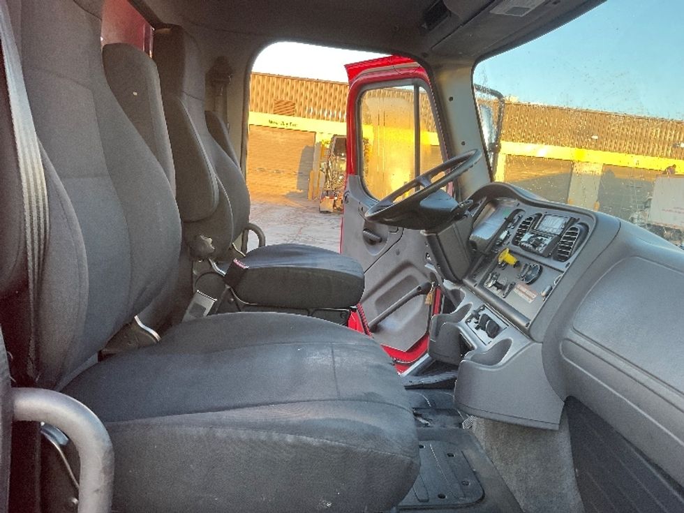 Refrigerated Truck-Light and Medium Duty Trucks-Freightliner-2019-M211264S-Milwaukee-WI-336,518\n\t\tmiles-$ 64,750 - Image 21