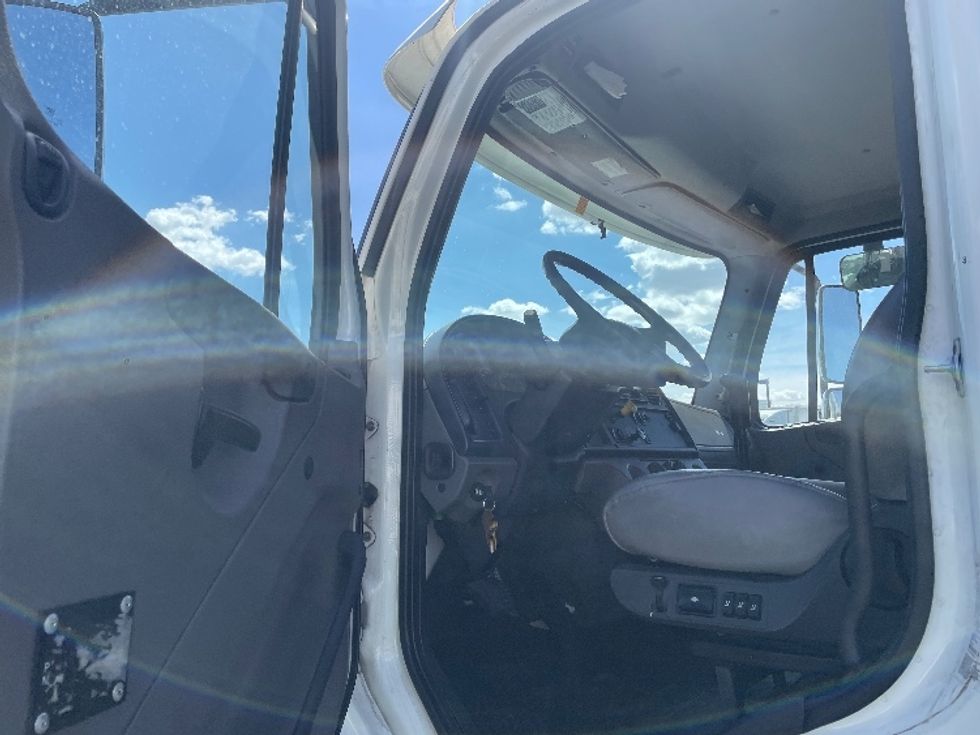 Refrigerated Truck-Light and Medium Duty Trucks-Freightliner-2019-M211264S-Phoenix-AZ-202,469\n\t\tmiles-$ 83,750 - Image 16