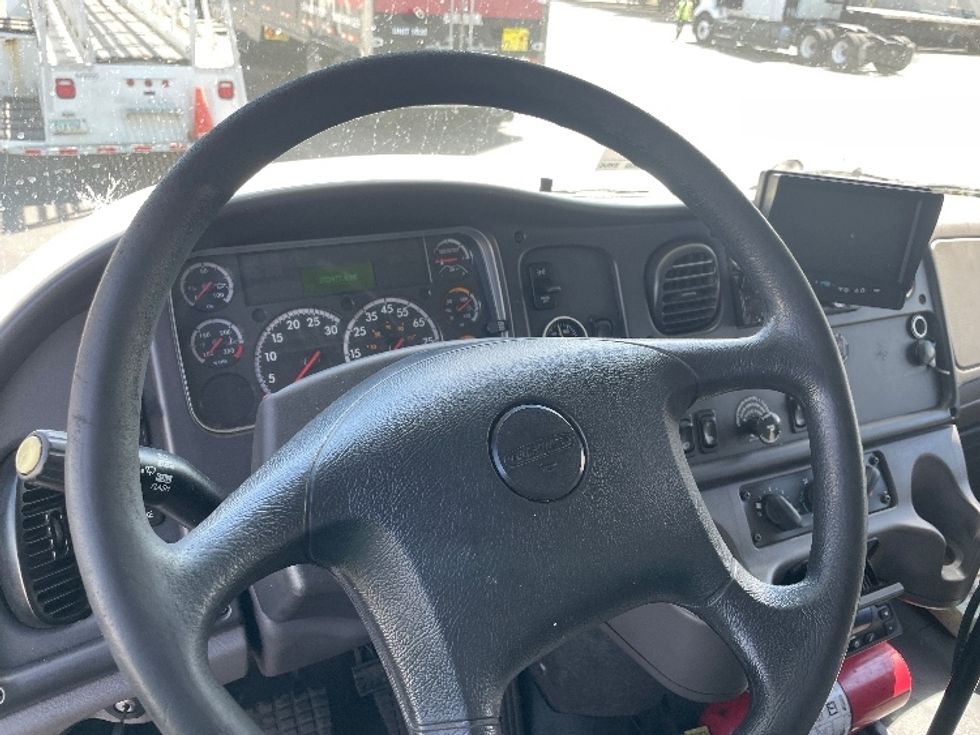 Refrigerated Truck-Light and Medium Duty Trucks-Freightliner-2019-M211264S-Phoenix-AZ-202,469\n\t\tmiles-$ 83,750 - Image 17