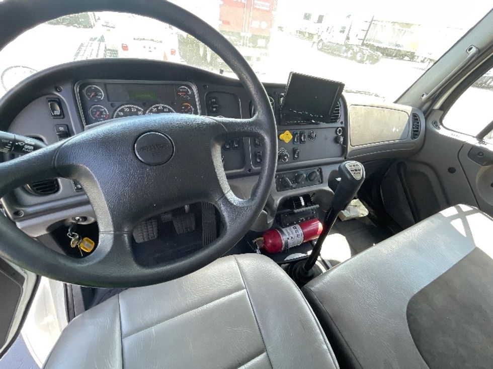 Refrigerated Truck-Light and Medium Duty Trucks-Freightliner-2019-M211264S-Phoenix-AZ-202,469\n\t\tmiles-$ 83,750 - Image 18