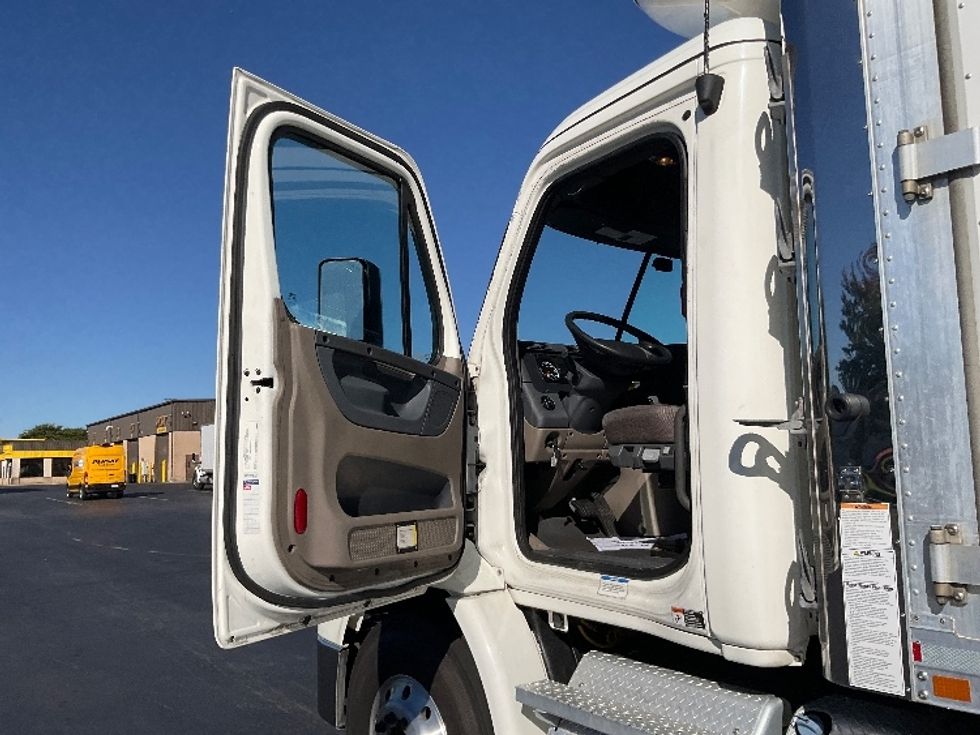 Refrigerated Truck-Light and Medium Duty Trucks-Freightliner-2020-Cascadia X11364S-Lancaster-PA-305,405\n\t\tmiles-$ 89,750 - Image 15