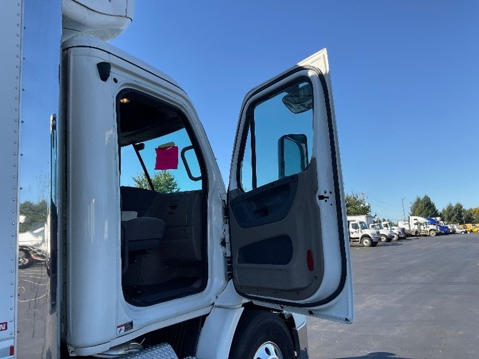 Refrigerated Truck-Light and Medium Duty Trucks-Freightliner-2020-Cascadia X11364S-Lancaster-PA-305,405\n\t\tmiles-$ 89,750 - Image 18