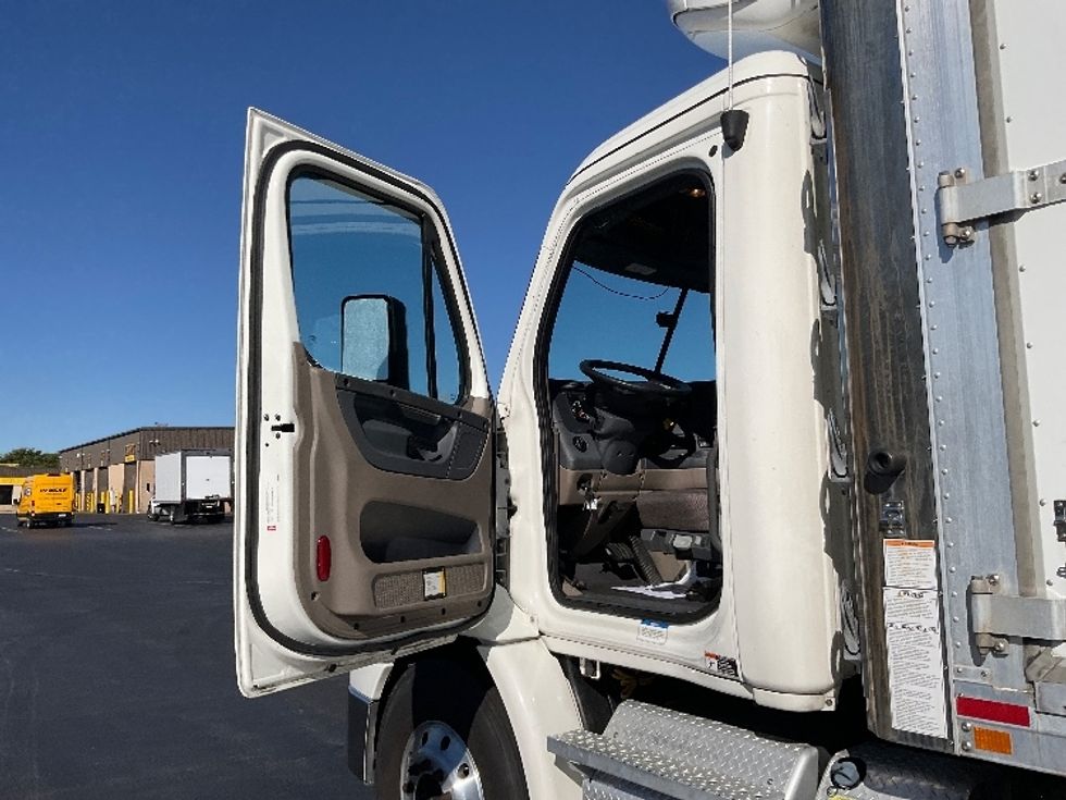 Refrigerated Truck-Light and Medium Duty Trucks-Freightliner-2020-Cascadia X11364S-Lancaster-PA-325,408\n\t\tmiles-$ 89,000 - Image 16