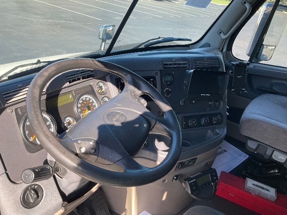 Refrigerated Truck-Light and Medium Duty Trucks-Freightliner-2020-Cascadia X11364S-Lancaster-PA-325,408\n\t\tmiles-$ 89,000 - Image 17