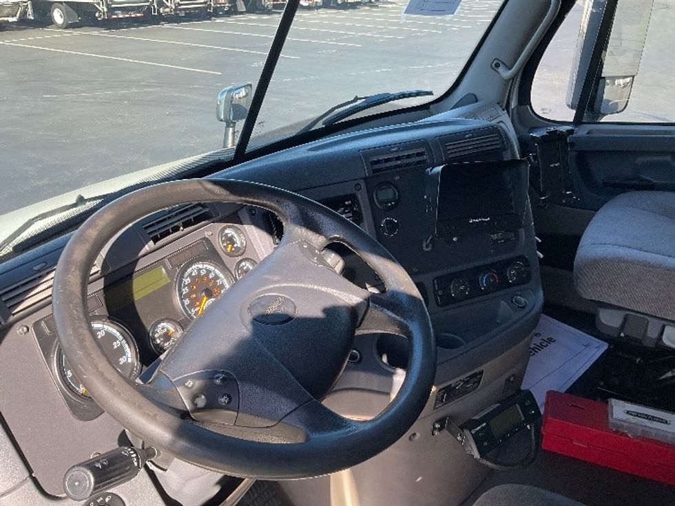 Refrigerated Truck-Light and Medium Duty Trucks-Freightliner-2020-Cascadia X11364S-Lancaster-PA-325,408\n\t\tmiles-$ 89,000 - Image 18