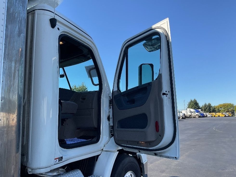 Refrigerated Truck-Light and Medium Duty Trucks-Freightliner-2020-Cascadia X11364S-Lancaster-PA-325,408\n\t\tmiles-$ 89,000 - Image 20
