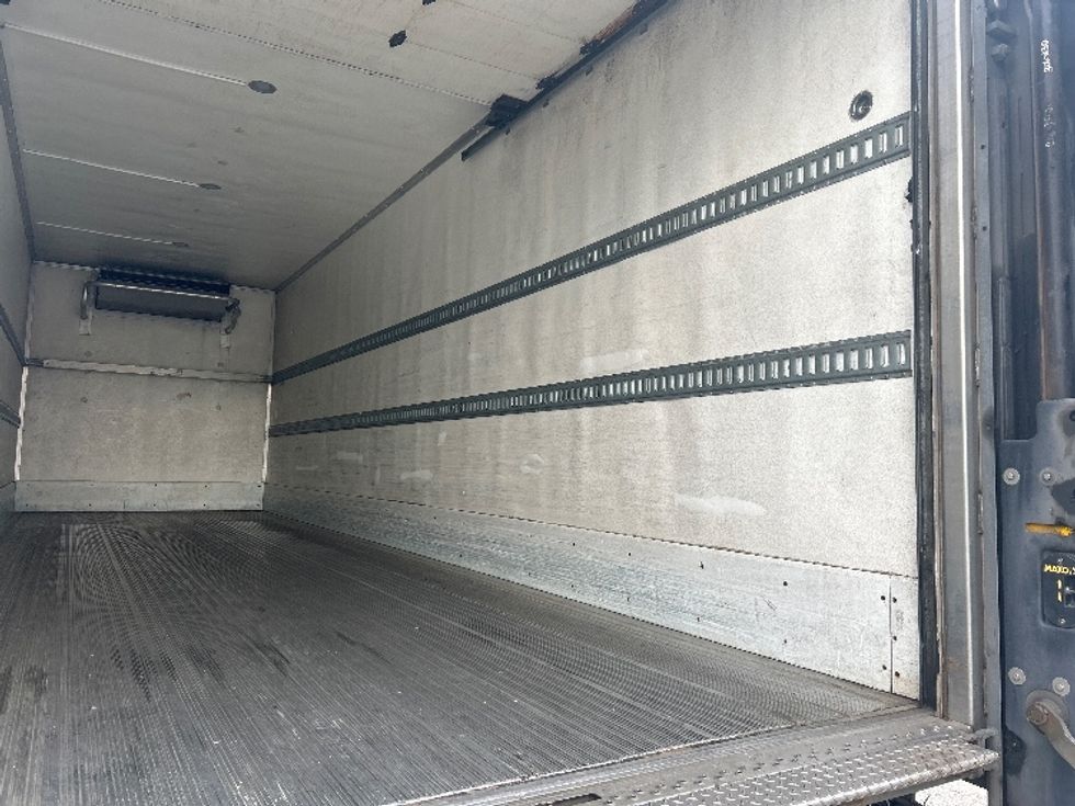 Refrigerated Truck-Light and Medium Duty Trucks-Freightliner-2020-M2-Abbotsford-BC-310,104\n\t\tkm-$ 80,500 - Image 12