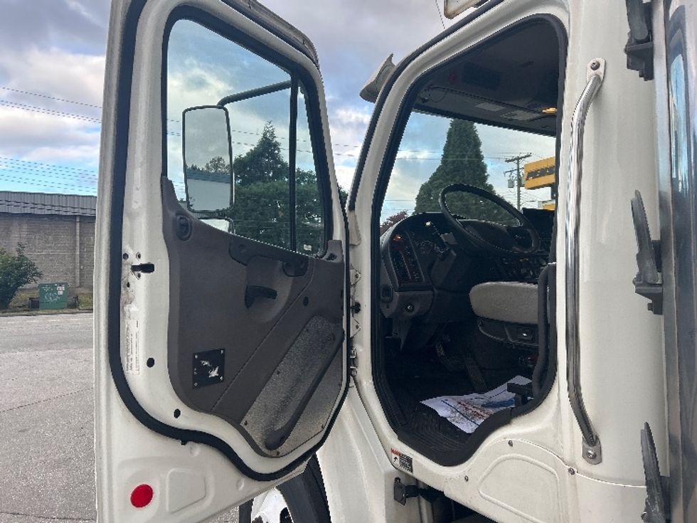 Refrigerated Truck-Light and Medium Duty Trucks-Freightliner-2020-M2-Abbotsford-BC-310,104\n\t\tkm-$ 80,500 - Image 16