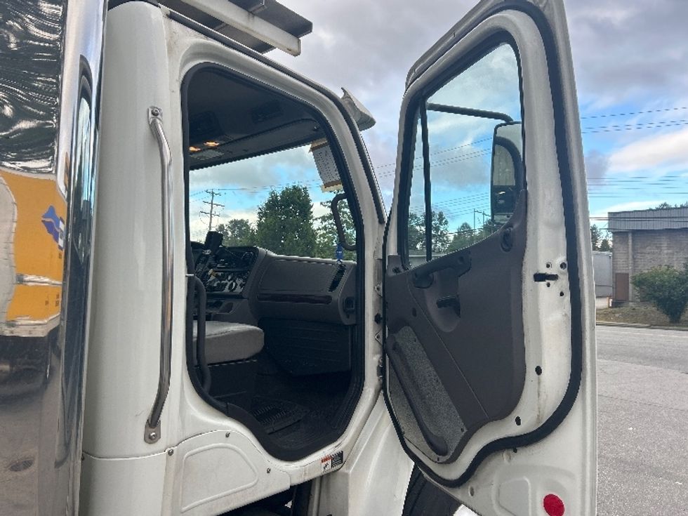 Refrigerated Truck-Light and Medium Duty Trucks-Freightliner-2020-M2-Abbotsford-BC-310,104\n\t\tkm-$ 80,500 - Image 20