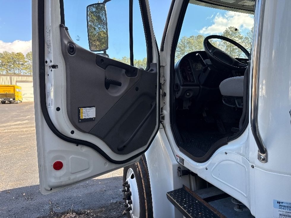 Refrigerated Truck-Light and Medium Duty Trucks-Freightliner-2020-M2-Atlanta (Forest Park)-GA-194,021\n\t\tmiles-$ 54,750 - Image 16