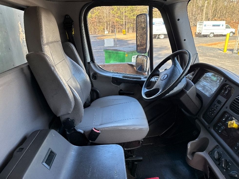 Refrigerated Truck-Light and Medium Duty Trucks-Freightliner-2020-M2-Atlanta (Forest Park)-GA-194,021\n\t\tmiles-$ 54,750 - Image 22