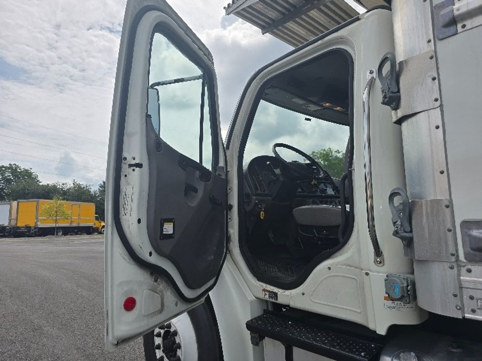 Refrigerated Truck-Light and Medium Duty Trucks-Freightliner-2020-M2-Atlanta (Forest Park)-GA-250,316\n\t\tmiles-$ 55,750 - Image 16