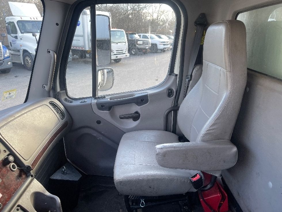 Refrigerated Truck-Light and Medium Duty Trucks-Freightliner-2020-M2-Auburn-MA-215,725\n\t\tmiles-$ 56,500 - Image 18