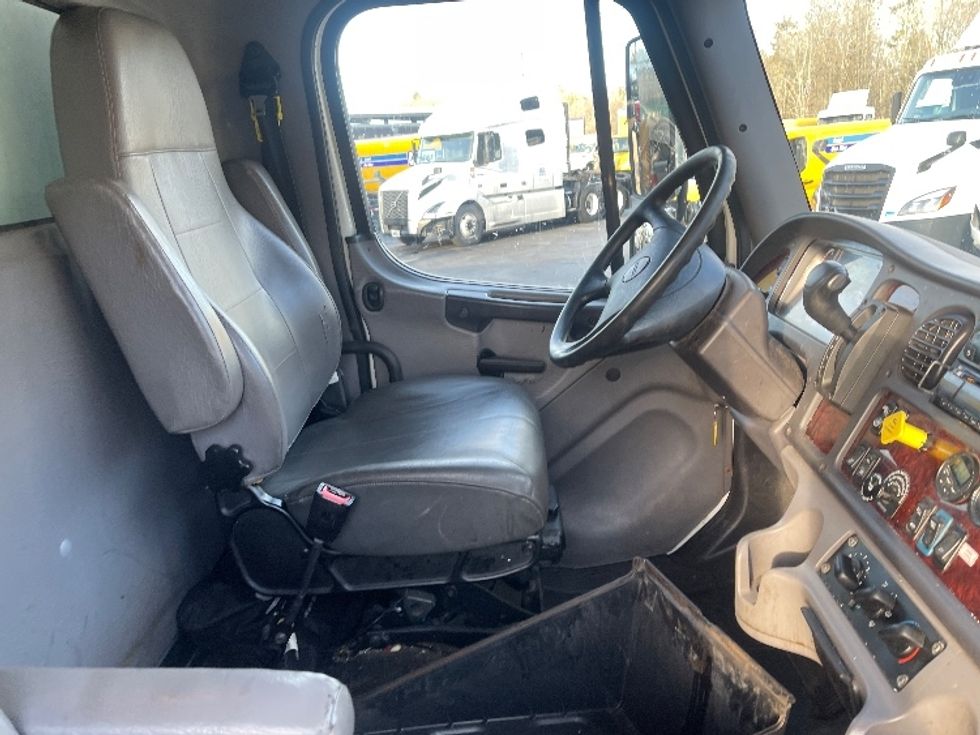 Refrigerated Truck-Light and Medium Duty Trucks-Freightliner-2020-M2-Auburn-MA-215,725\n\t\tmiles-$ 56,500 - Image 21