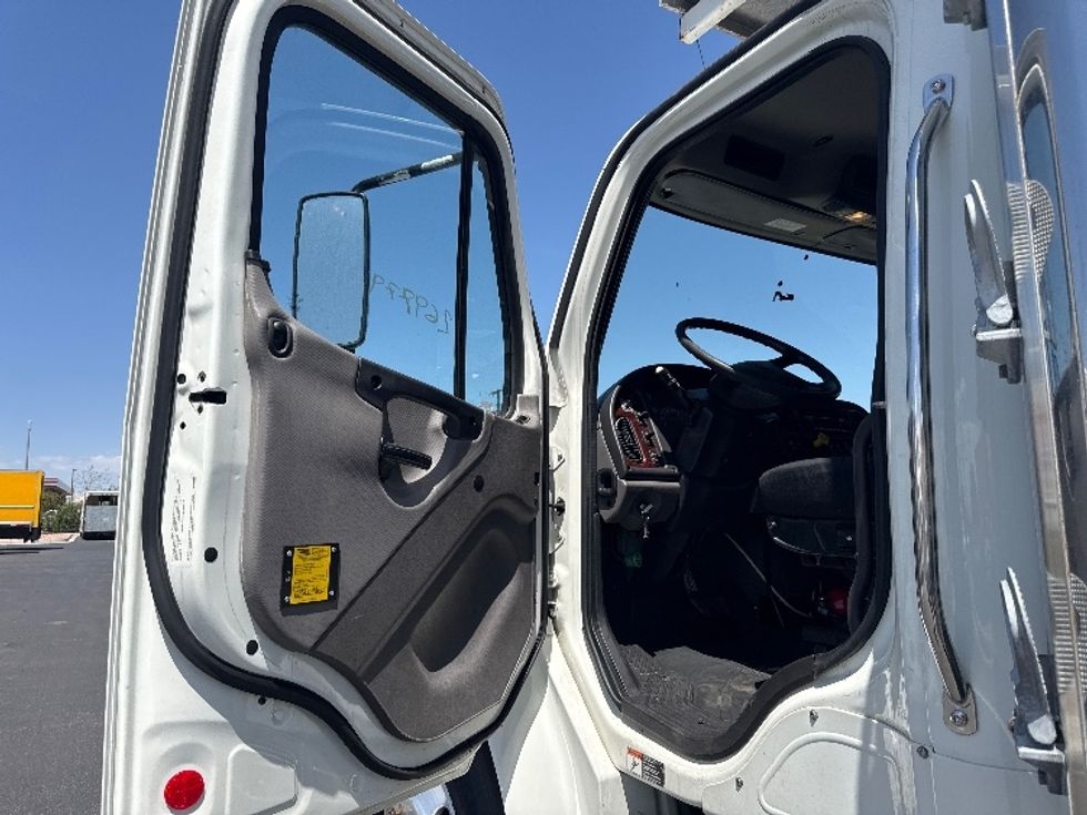 Refrigerated Truck-Light and Medium Duty Trucks-Freightliner-2020-M2-Aurora-CO-147,667\n\t\tmiles-$ 64,750 - Image 16