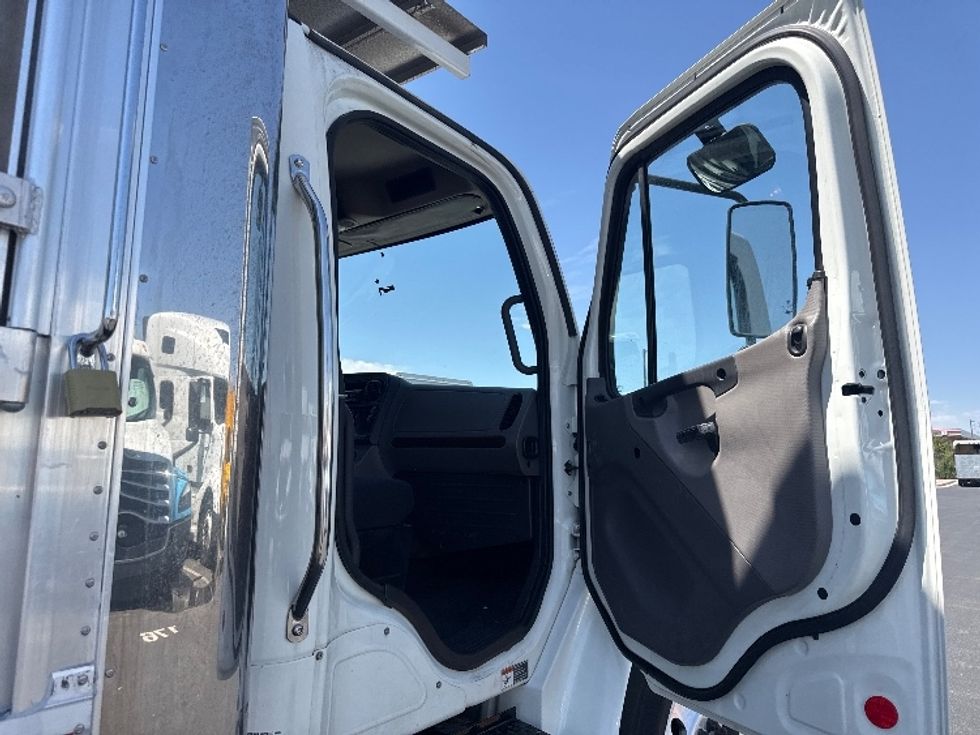 Refrigerated Truck-Light and Medium Duty Trucks-Freightliner-2020-M2-Aurora-CO-147,667\n\t\tmiles-$ 64,750 - Image 20