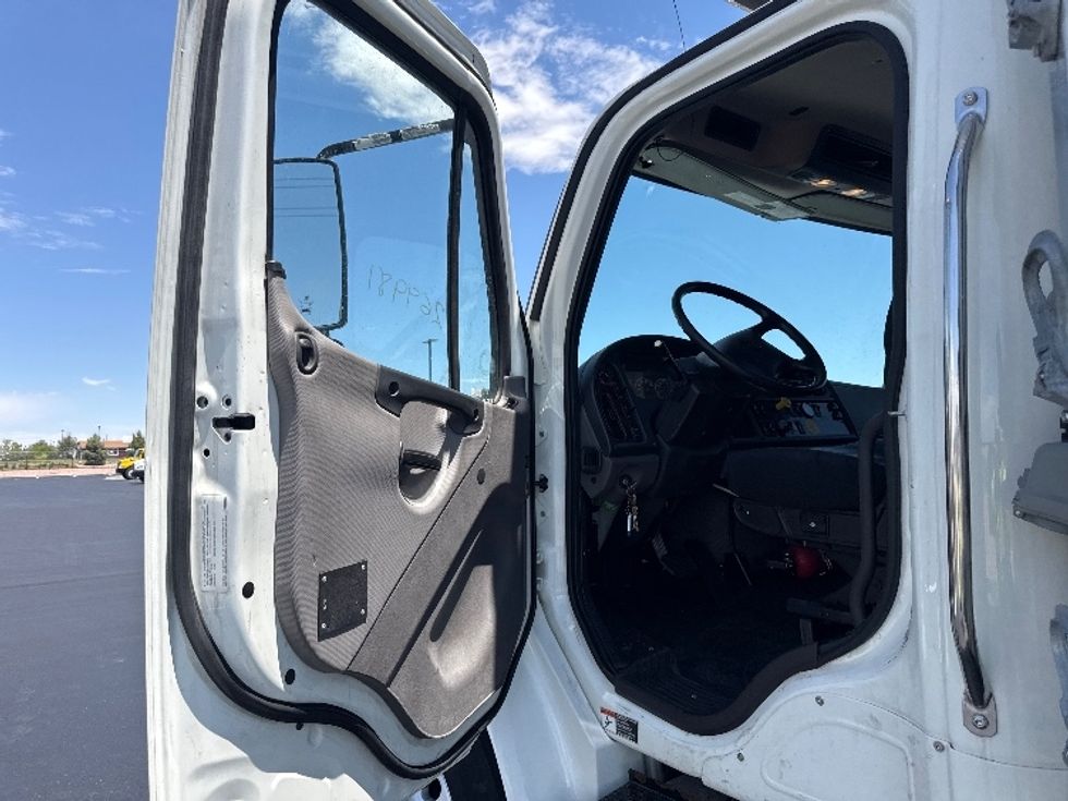Refrigerated Truck-Light and Medium Duty Trucks-Freightliner-2020-M2-Aurora-CO-92,772\n\t\tmiles-$ 72,250 - Image 16
